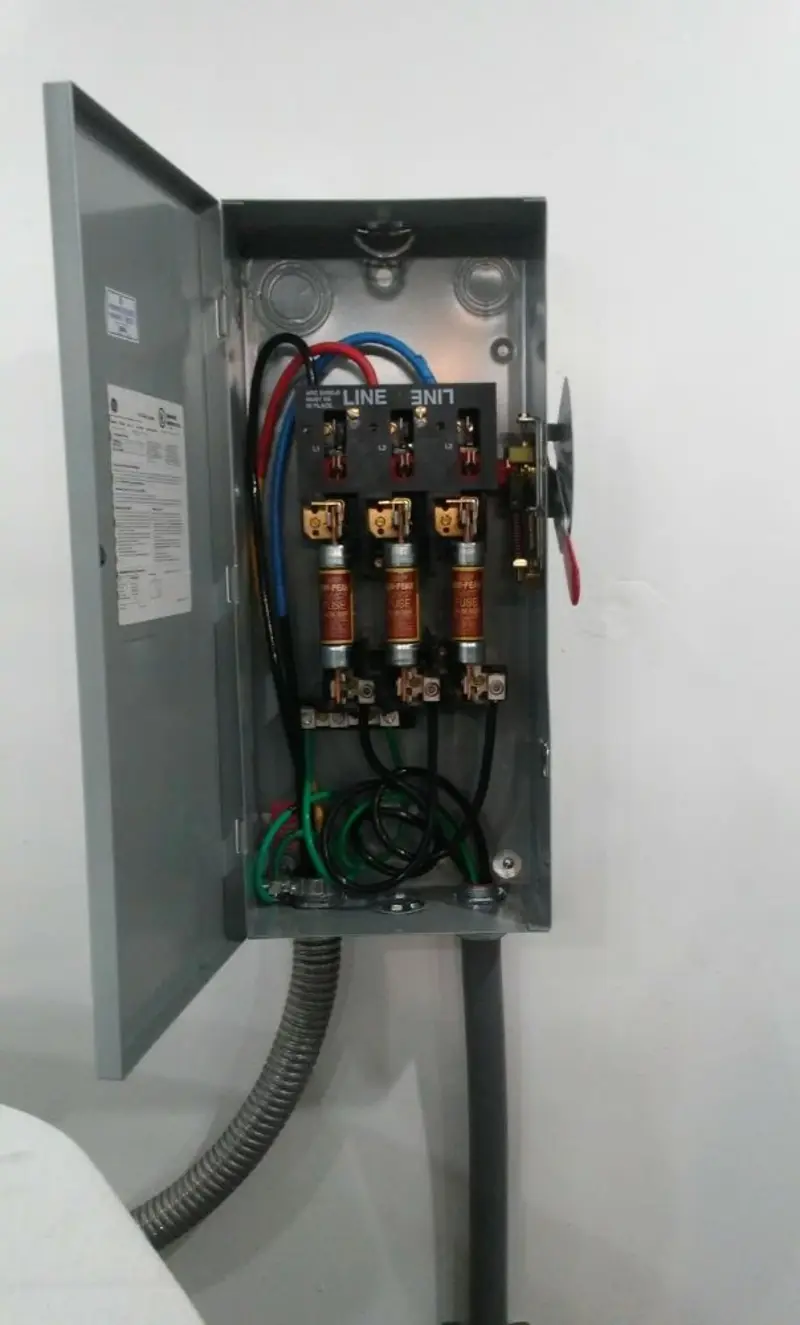 Three-phase disconnect switch installed for Smoke Detector Installation in Statesville